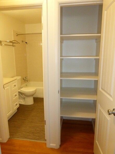 Building Photo - 475 N St E