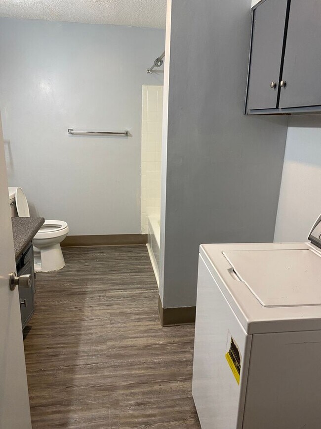 Building Photo - Lugo Riverhill