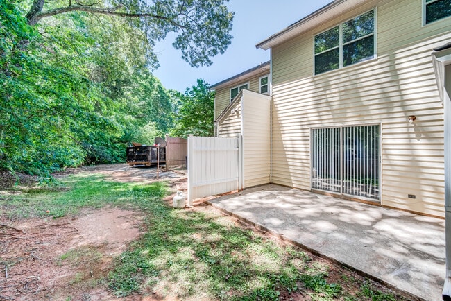 Building Photo - 4084 Hidden Hollow Dr