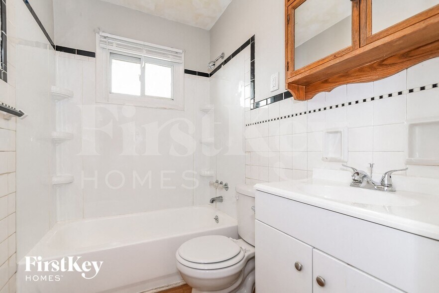 Building Photo - 3104 S Kercheval Dr