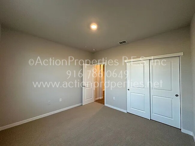 Building Photo - Action Properties Offering Roseville Solar: Inspiration Village Community Gated: 3 Bedroom 3 Bath...