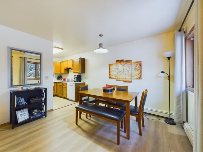 Building Photo - 933 Cowles St