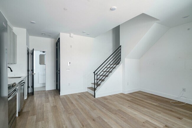 Building Photo - 930 N 2nd St