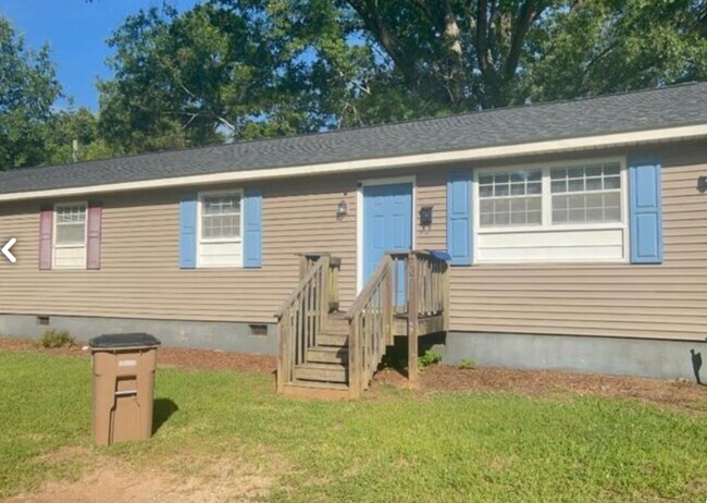 Primary Photo - Adorable 2 Bed 1 Bath Duplex, Available Now!