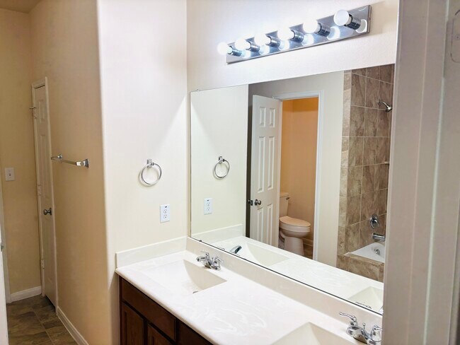 Building Photo - 8525 Sunset Loch Dr