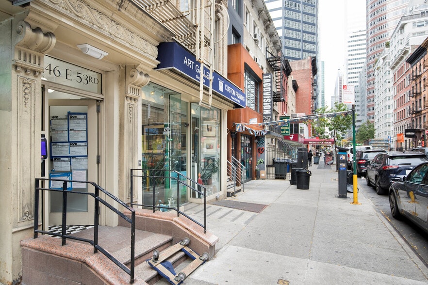 Building Photo - 246 E 53rd St