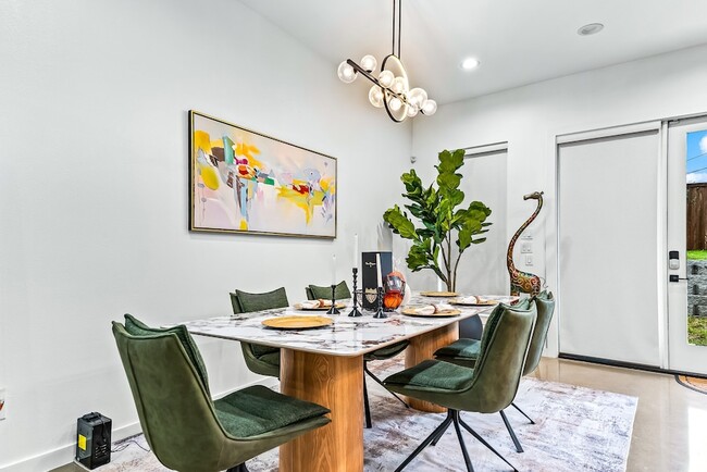 Building Photo - 1211 Bonnie View Rd