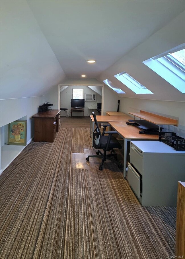 Building Photo - 30 Tappen Dr