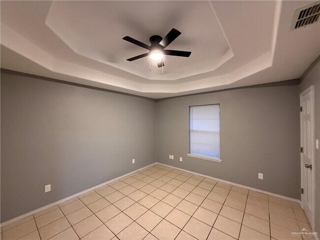 Building Photo - 10 Moonlight Ln