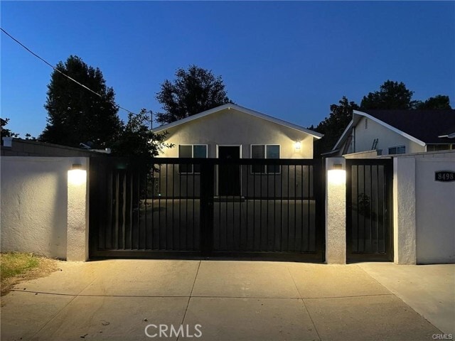 Primary Photo - 8498 Hatillo Ave