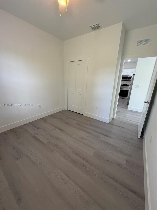 Building Photo - 721 Ivan Ave S