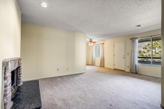 Building Photo - 6520 Delmonico Dr