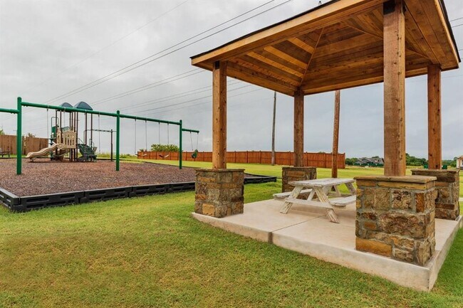 Building Photo - 600 Irish Ln