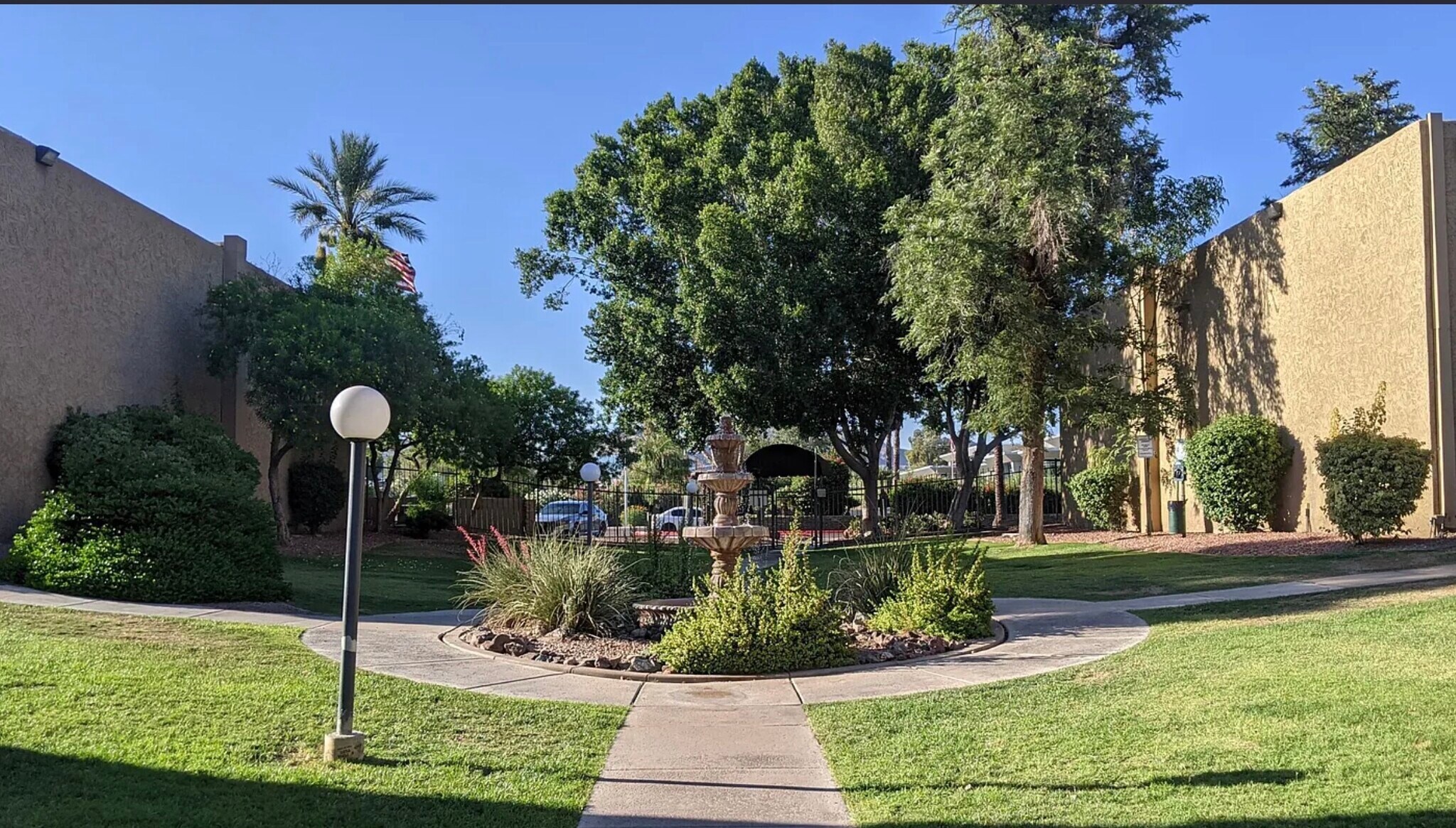 Building Photo - 3825 E Camelback Rd