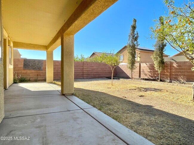 Building Photo - 11889 W Heyburn Dr
