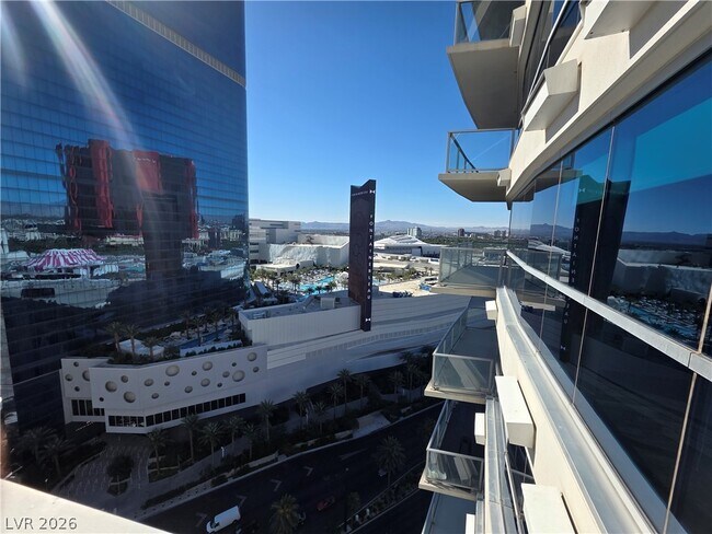 Building Photo - 2700 S Las Vegas Blvd