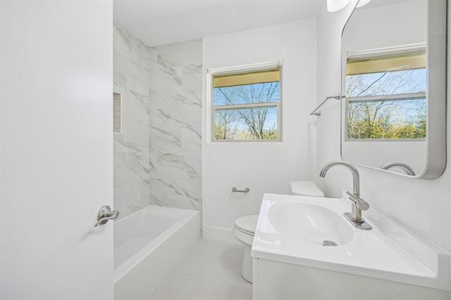 Building Photo - 9361 Angora St