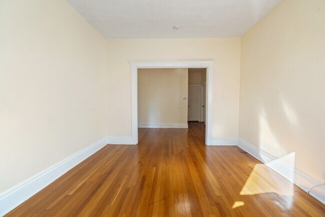 Building Photo - 86 Winthrop St