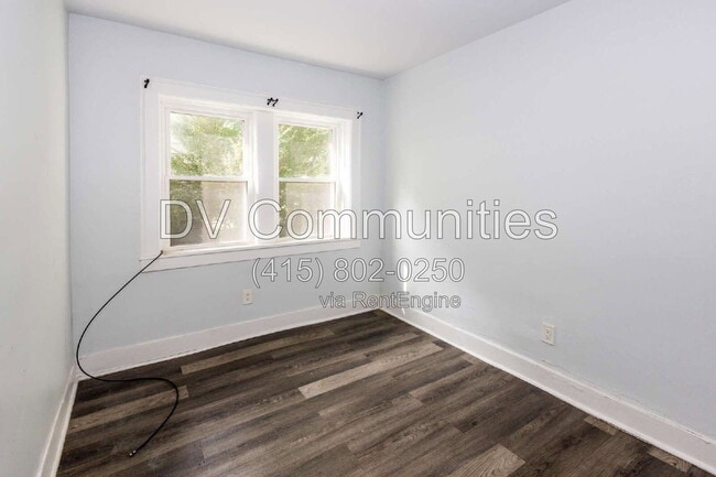 Building Photo - 3300 E 149th St
