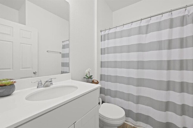 Building Photo - 240 Bedford Falls Ln