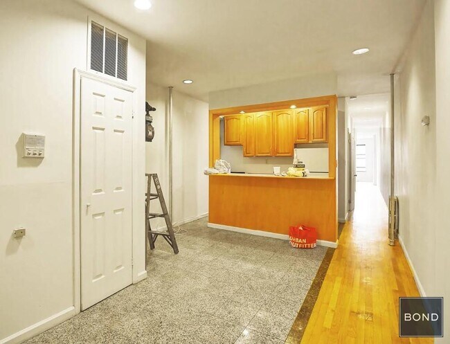 Primary Photo - 104 Second Avenue