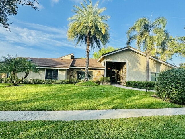 Primary Photo - 2903 Banyan Blvd Cir NW