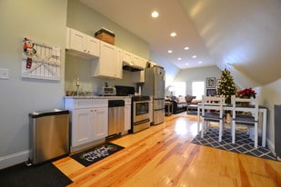 Building Photo - 315 Warren St