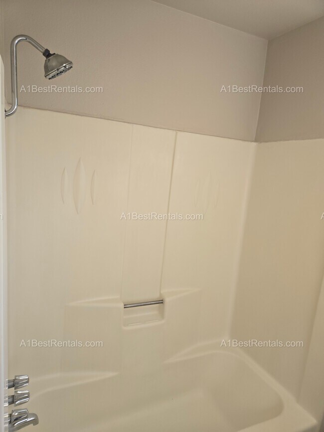 Building Photo - 5025 Estates Dr