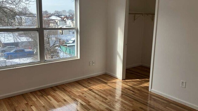 Building Photo - 352/358 Cherry Street