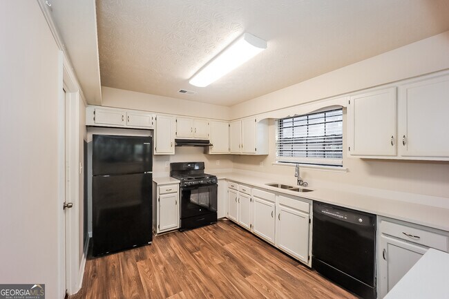 Building Photo - 380 Fleming Ct