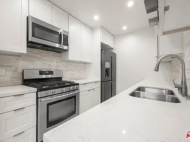 Building Photo - 423 S Rexford Dr