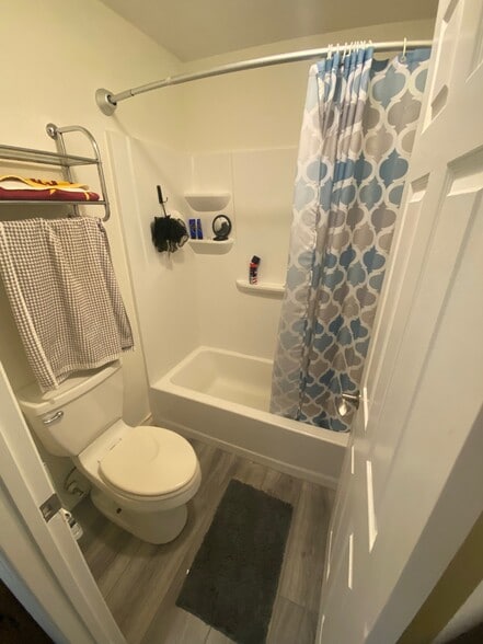 Master BR bathroom - 2035 S Elm St