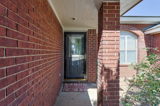 Building Photo - Welcome home to this beautifully updated 3-bedroom, 2-bath home nestled on a quiet cul-de-sac in ...