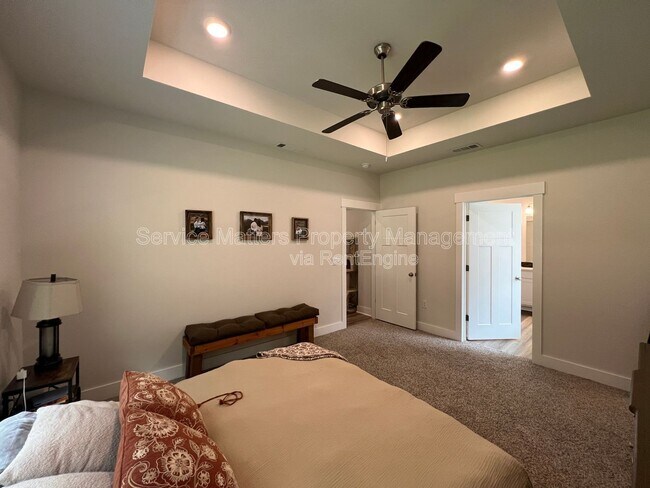 Building Photo - 5881 Cactus Dr