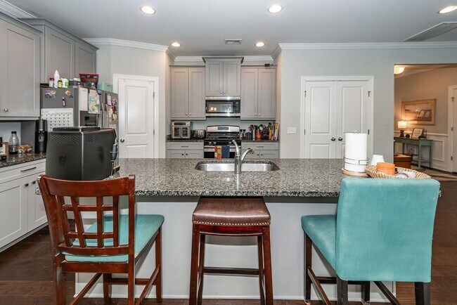 Building Photo - 3 Bedroom 2.5 Bath Single Family Home in F...