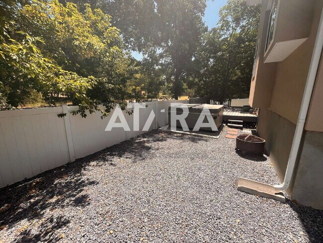 Building Photo - 11837 Sunrise View Dr