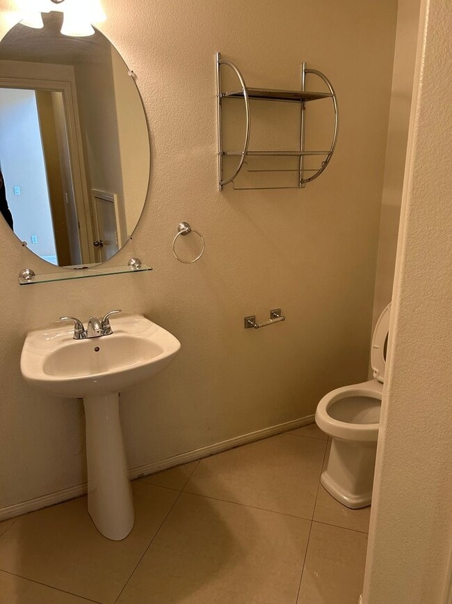 Building Photo - Spacious 5-Bedroom Home with Stunning Views