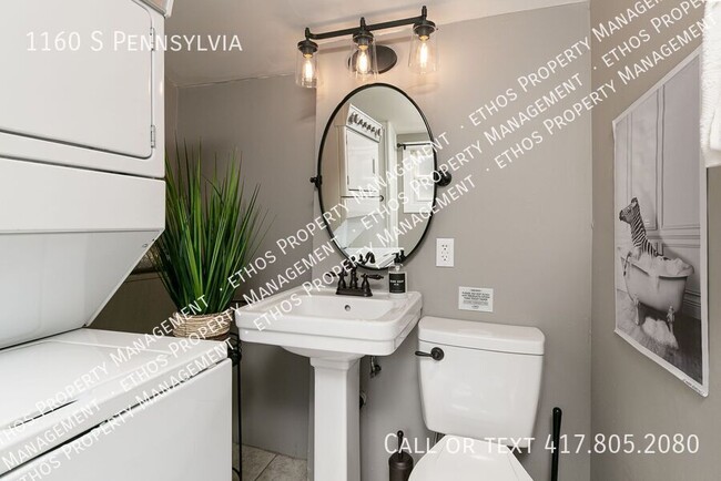 Building Photo - Beautifully Remodeled 3 Bedroom / 2 Bath M...