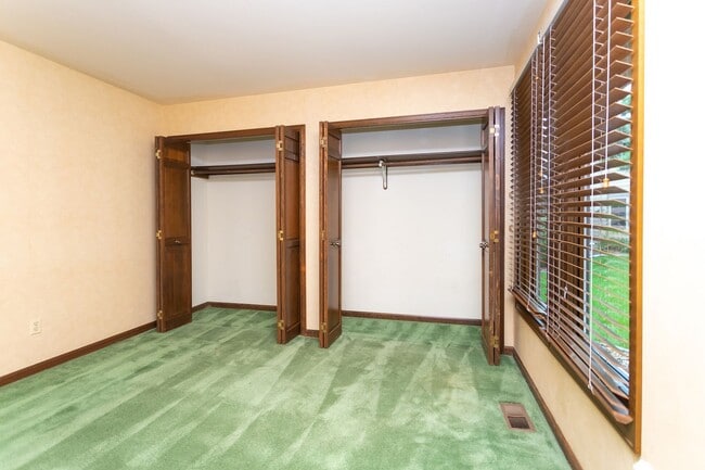 Building Photo - Charming home with Golf Course Views!!!