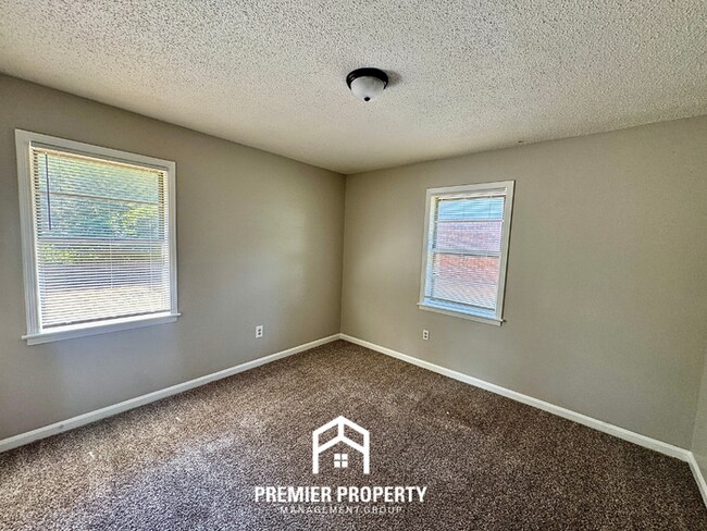 Building Photo - 3BR/2BA Memphis Rental with Hardwood Floors & Open Kitchen Layout
