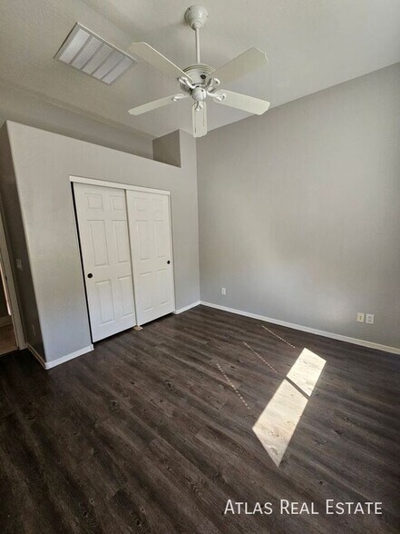 Building Photo - 1076 E Phelps St