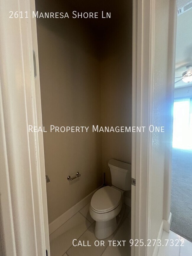 Building Photo - 2611 Manresa Shore Ln