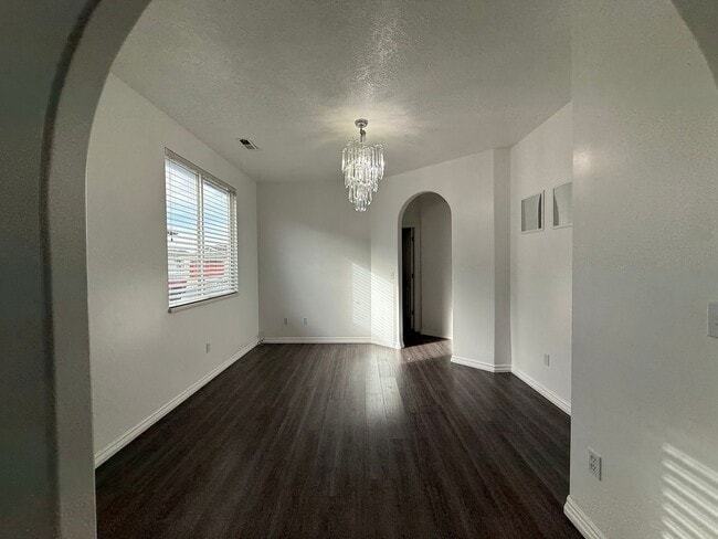 Building Photo - Updated 3-Bedroom Home in Woods Cross!