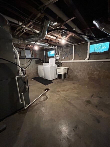 Building Photo - 822 Tippecanoe St