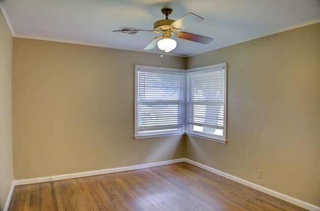 Building Photo - Well Maintained Midtown Home