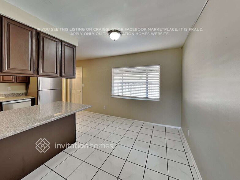 Building Photo - 4142 W Royal Palm Rd