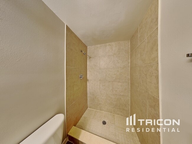 Building Photo - 16013 Woodpine Dr