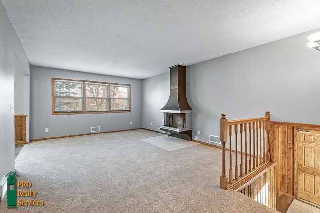 Building Photo - 4 Bedroom Home in Brooklyn Center