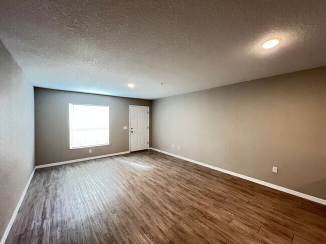 Building Photo - Charming 2-Bedroom, 2-Bathroom Rental in the Heart of Ocala!