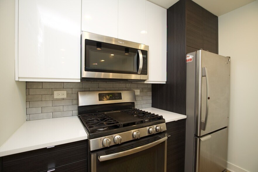 Building Photo - 843 W Grace St